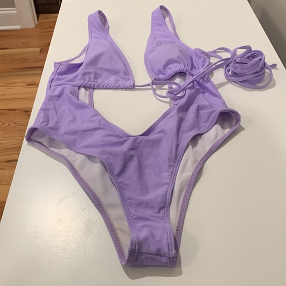 Bathing Suit with tying String - Picture 2 of 2